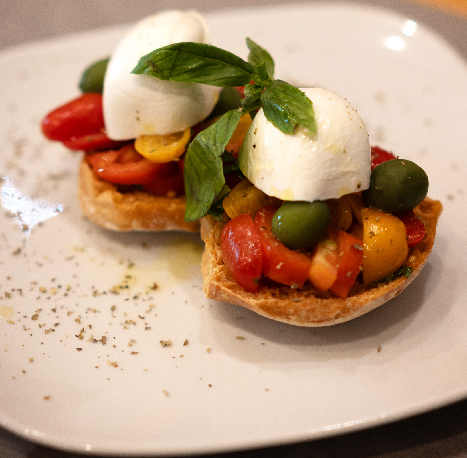 FRESELLA MOZZARELLA E TRE POMODORI